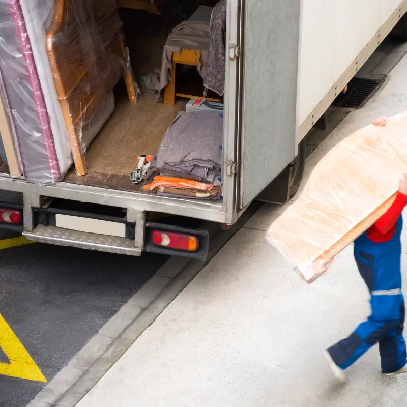 End of Tenancy Clearance Ipswich. Ipswich clearance professionals arriving for fast end of tenancy service.